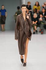 ロエベ 2024年春夏コレクション - 魚眼レンズを通して見た景色のように｜写真36