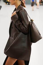 ロエベ 2024年春夏コレクション - 魚眼レンズを通して見た景色のように｜写真37