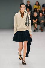 ロエベ 2024年春夏コレクション - 魚眼レンズを通して見た景色のように｜写真40