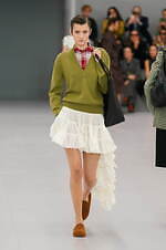 ロエベ 2024年春夏コレクション - 魚眼レンズを通して見た景色のように｜写真42