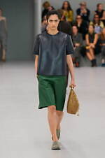 ロエベ 2024年春夏コレクション - 魚眼レンズを通して見た景色のように｜写真44