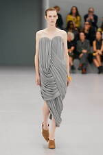 ロエベ 2024年春夏コレクション - 魚眼レンズを通して見た景色のように｜写真46