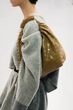 ロエベ 2024年春夏コレクション - 魚眼レンズを通して見た景色のように｜写真49