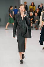 ロエベ 2024年春夏コレクション - 魚眼レンズを通して見た景色のように｜写真50