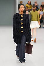 ロエベ 2024年春夏コレクション - 魚眼レンズを通して見た景色のように｜写真52