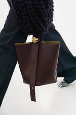 ロエベ 2024年春夏コレクション - 魚眼レンズを通して見た景色のように｜写真53