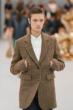 ロエベ 2024年春夏コレクション - 魚眼レンズを通して見た景色のように｜写真57