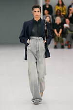 ロエベ 2024年春夏コレクション - 魚眼レンズを通して見た景色のように｜写真75