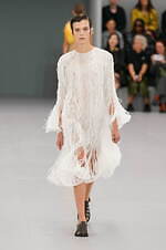 ロエベ 2024年春夏コレクション - 魚眼レンズを通して見た景色のように｜写真79