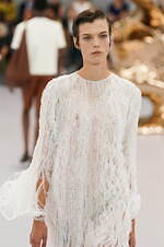 ロエベ 2024年春夏コレクション - 魚眼レンズを通して見た景色のように｜写真80