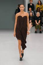 ロエベ 2024年春夏コレクション - 魚眼レンズを通して見た景色のように｜写真84