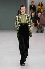 ロエベ 2024年春夏コレクション - 魚眼レンズを通して見た景色のように｜写真87