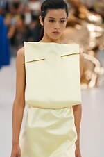 ロエベ 2024年春夏コレクション - 魚眼レンズを通して見た景色のように｜写真94