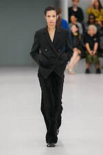 ロエベ 2024年春夏コレクション - 魚眼レンズを通して見た景色のように｜写真95