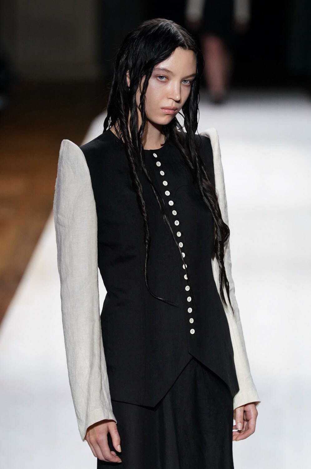 ヨウジヤマモト(Yohji Yamamoto) 2024年春夏ウィメンズコレクション  - 写真2