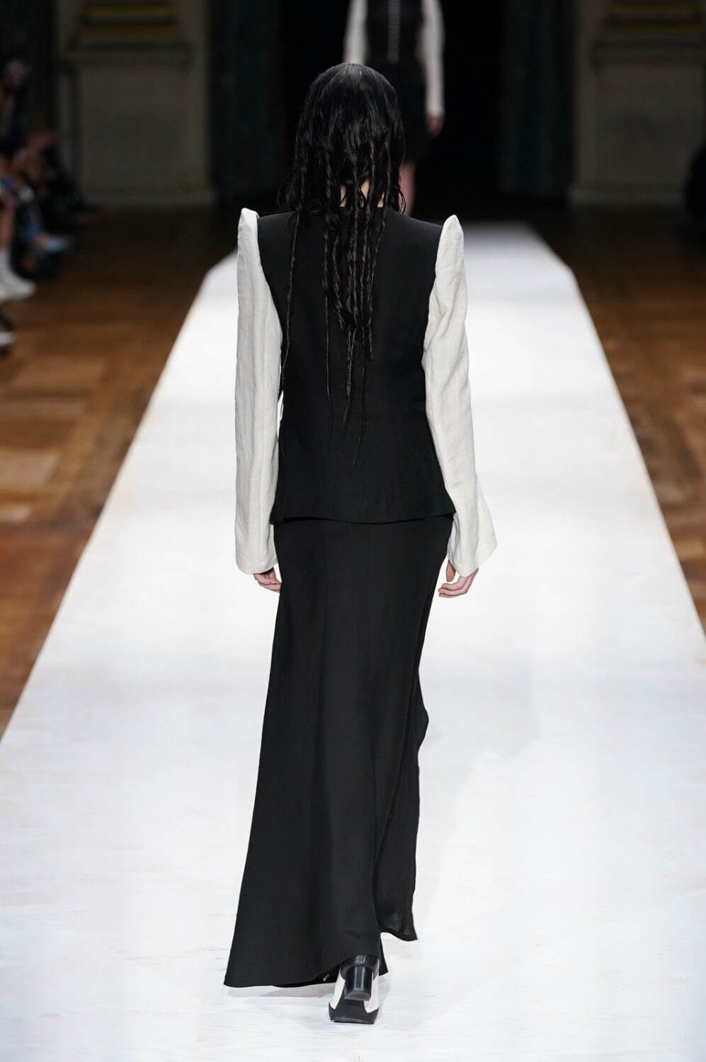 今月末のみ値下げ♥美品 Y-3 ヨウジヤマモト 変形 逆燕尾服風ジレ Y's、2024プレフォールコレクションの最新作 | 株式会社ヨウジ