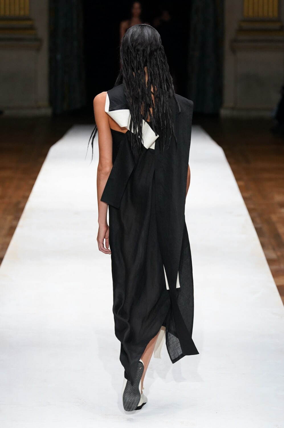 ヨウジヤマモト(Yohji Yamamoto) 2024年春夏ウィメンズコレクション  - 写真65