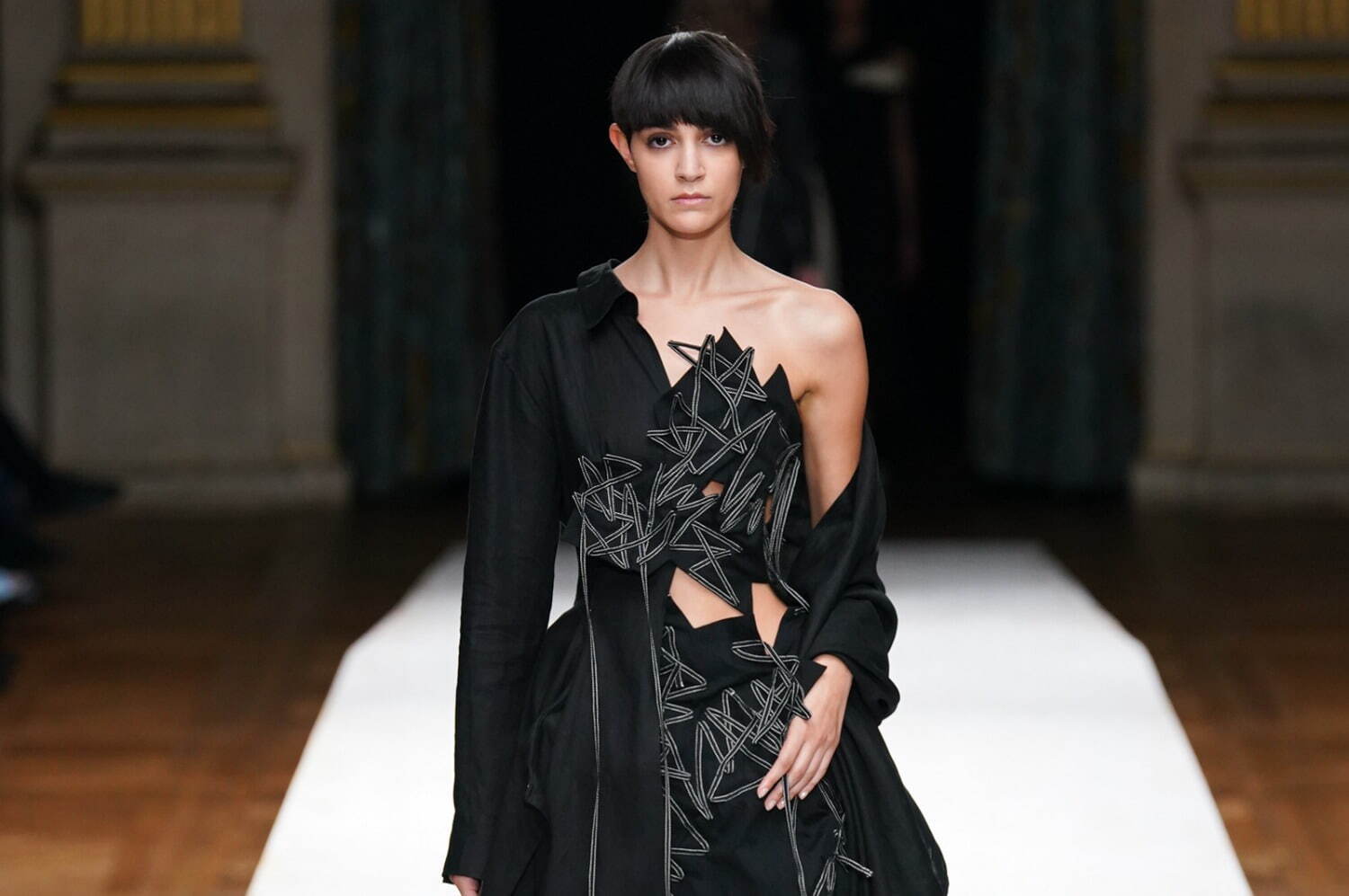 ヨウジヤマモト 2024年春夏ウィメンズコレクション - 軽やかさを纏う“黒”