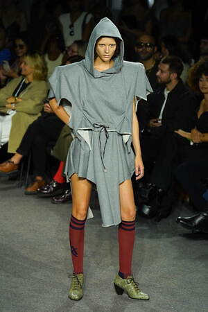 アンドレアス・クロンターラー フォー ヴィヴィアン・ウエストウッド(Andreas Kronthaler for Vivienne Westwood) 2024年春夏ウィメンズ&メンズコレクション  - 写真37