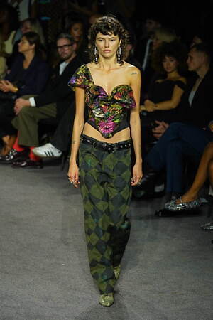 アンドレアス・クロンターラー フォー ヴィヴィアン・ウエストウッド(Andreas Kronthaler for Vivienne Westwood) 2024年春夏ウィメンズ&メンズコレクション  - 写真61