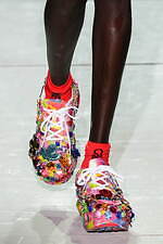 コム デ ギャルソン 2024年春夏コレクション - 色の衝突｜写真2