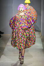 コム デ ギャルソン 2024年春夏コレクション - 色の衝突｜写真18