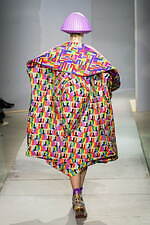 コム デ ギャルソン 2024年春夏コレクション - 色の衝突｜写真21