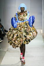 コム デ ギャルソン 2024年春夏コレクション - 色の衝突｜写真22