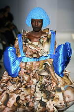 コム デ ギャルソン 2024年春夏コレクション - 色の衝突｜写真24