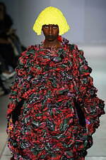 コム デ ギャルソン 2024年春夏コレクション - 色の衝突｜写真31