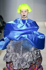 コム デ ギャルソン 2024年春夏コレクション - 色の衝突｜写真45