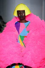 コム デ ギャルソン 2024年春夏コレクション - 色の衝突｜写真64