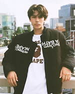 ア ベイシング エイプ×コム デ ギャルソン新作、モノトーンチェック柄“シャークフーディ”など｜写真2