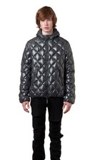 10月2日(土)、デュベティカ(DUVETICA)が世界初の旗艦店を青山にオープン！｜写真5