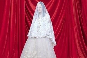 バレンシアガ 2024年夏コレクション - 衣服における“パーソナルなもの” | バレンシアガ