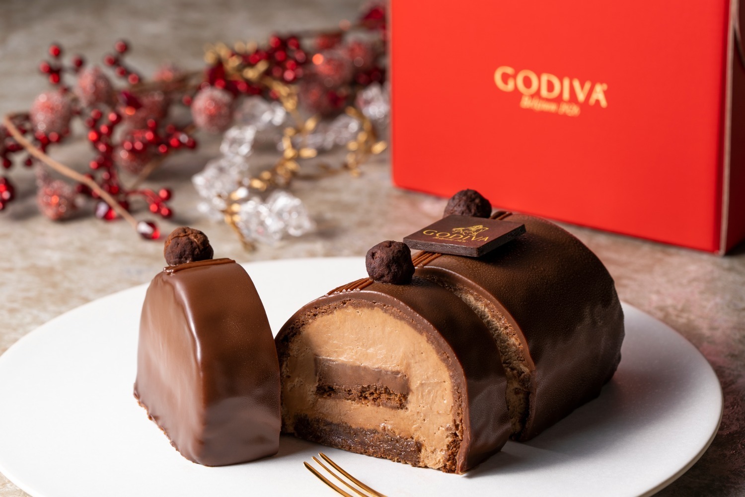 ゴディバ2023年クリスマスケーキ「ブッシュ ド ノエル」チョコレートの奥深さを味わえる生ケーキ