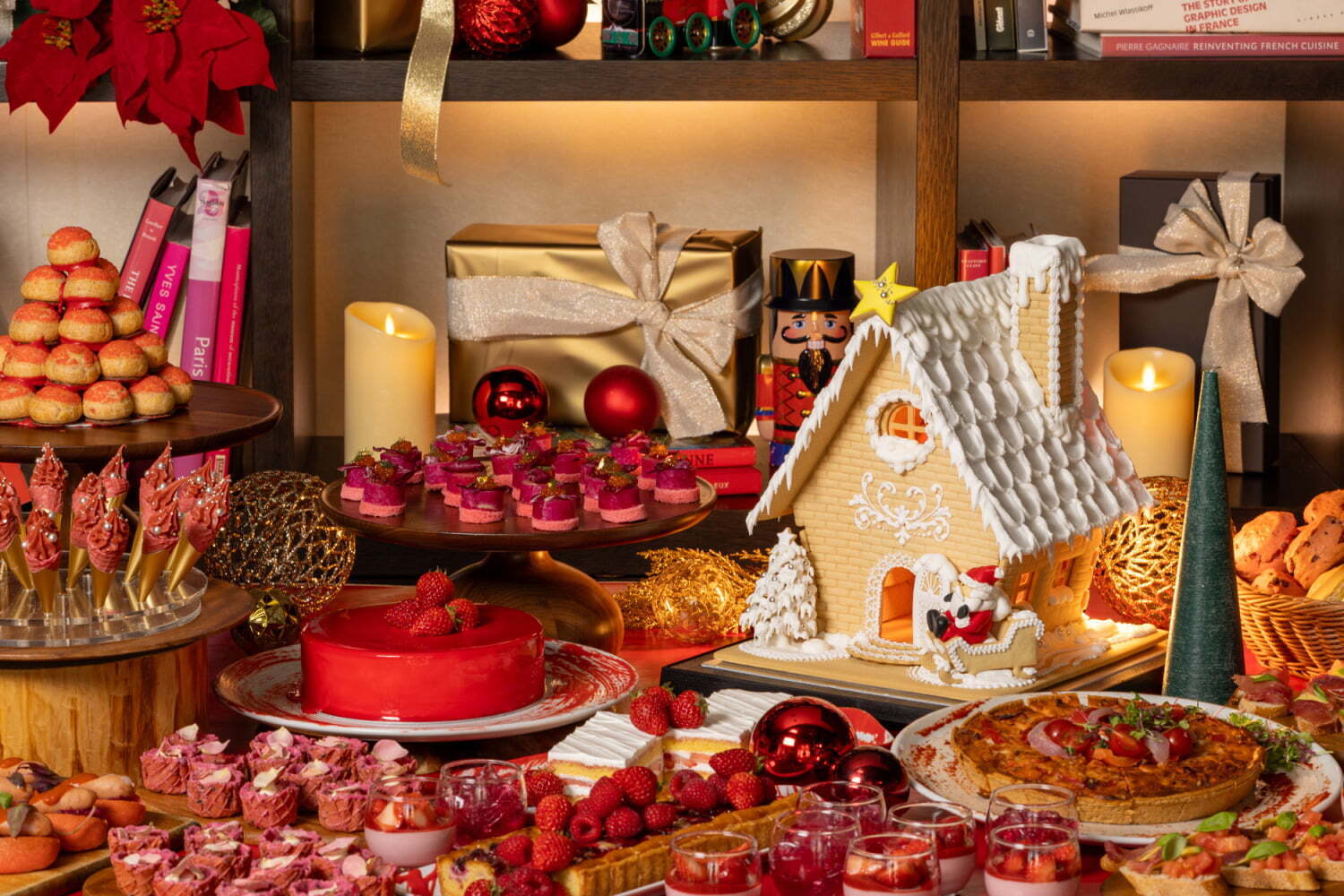 グランド ハイアット 東京のクリスマスブッフェ、“ルージュカラー”のケーキや赤いクリーム入りシュー