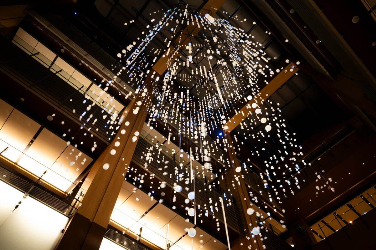 東京ミッドタウン“ゴールドに輝く”クリスマスイルミネーション、コーチとのコラボスケートリンクも｜写真22