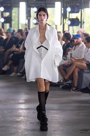 【タイムセール】sacai サカイ 2024ss デニムベスト サカイ(sacai) 2024年春夏ウィメンズ&メンズコレクション