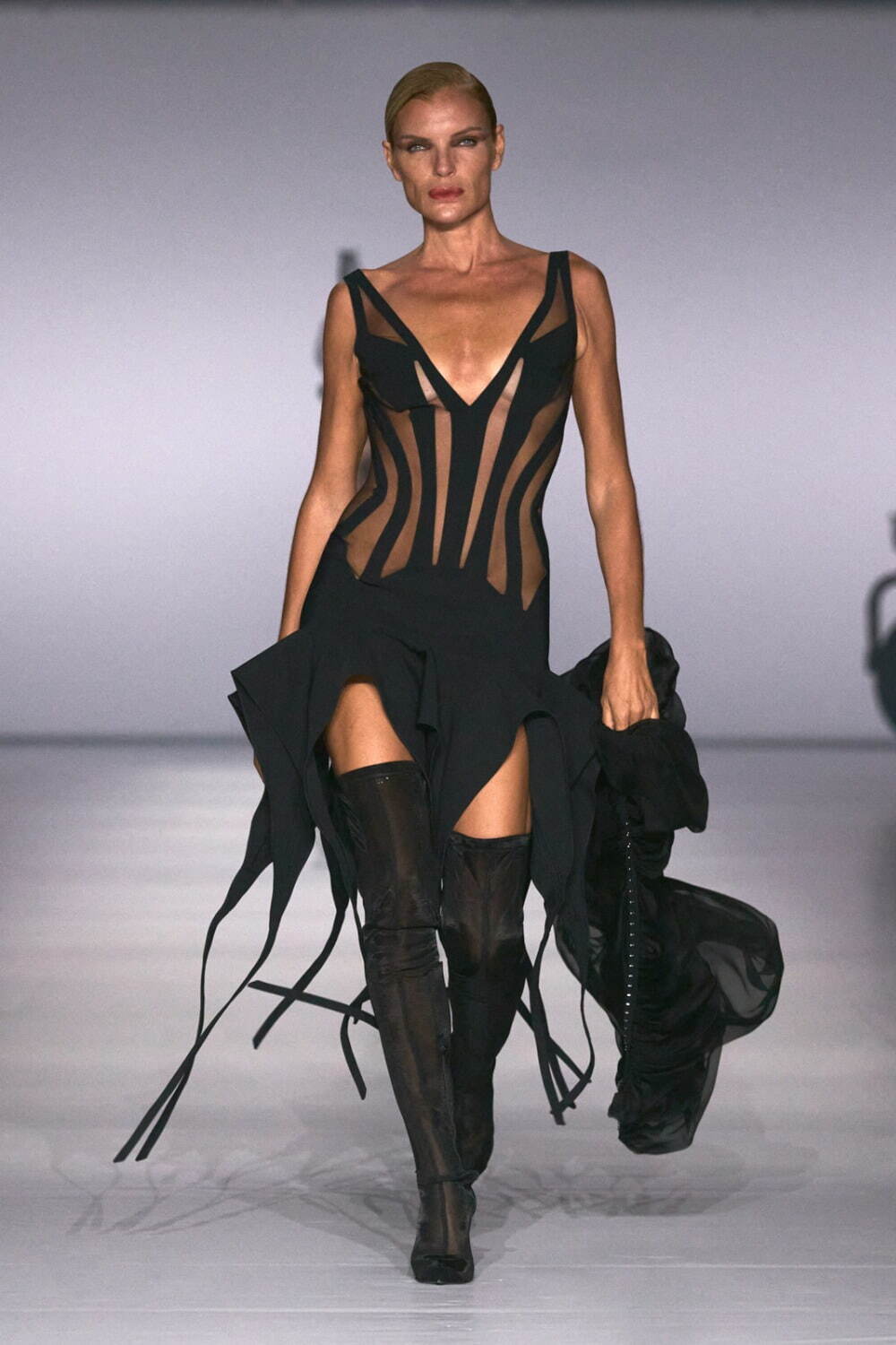 ミュグレー(MUGLER) 2024年春夏ウィメンズ&メンズコレクション  - 写真28