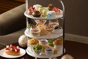 帝国ホテル 東京「ハートフルアフタヌーンティー」青リンゴのムースや苺の花型メレンゲスイーツなど