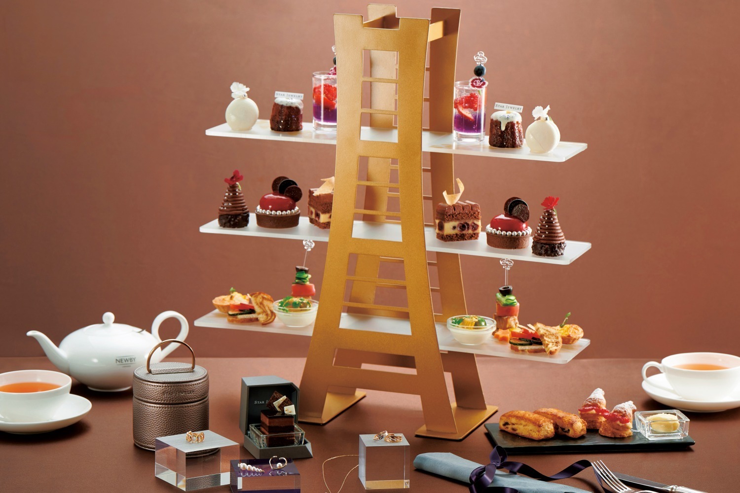 横浜ロイヤルパークホテル×スタージュエリーのアフタヌーンティー、“リングBOX入り”ケーキなど