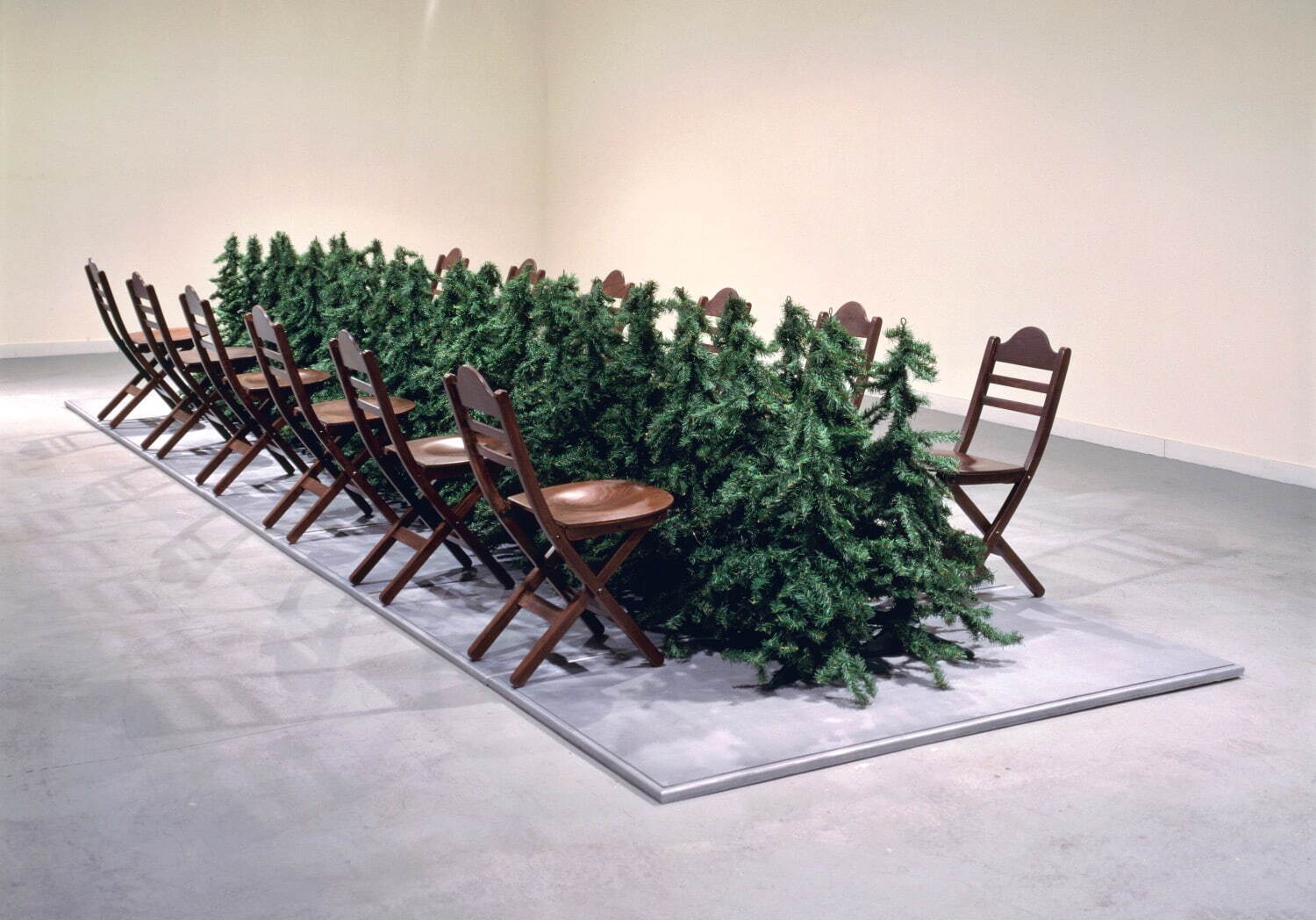 白井美穂 《Table》 1992年 千葉市美術館蔵