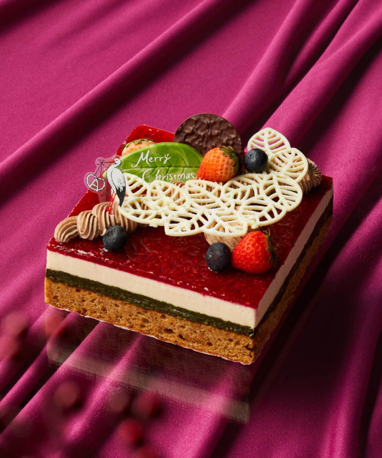 伊勢丹新宿店の23年クリスマス、ハート型チョコが溢れるショートケーキやバタークリームサンド型ケーキ｜写真5