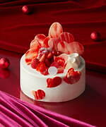 伊勢丹新宿店の23年クリスマス、ハート型チョコが溢れるショートケーキやバタークリームサンド型ケーキ｜写真2