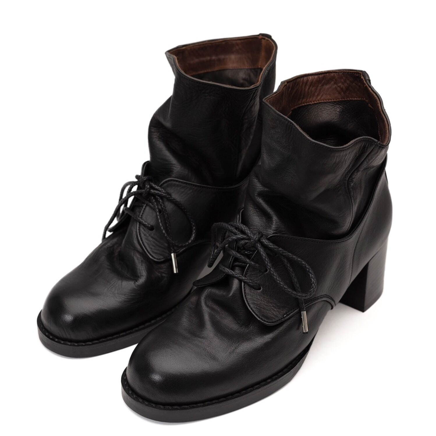 アトリエ ミハラヤスヒロのメンズ＆ウィメンズ革靴、“荒削り”ソールの短靴やブーツ｜写真9