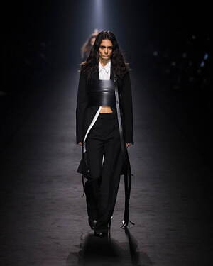 アン ドゥムルメステール(ANN DEMEULEMEESTER) 2024年春夏ウィメンズコレクション  - 写真1