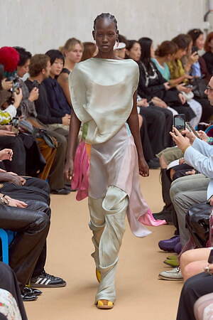 キコ・コスタディノフ(KIKO KOSTADINOV) 2024年春夏ウィメンズコレクション  - 写真2