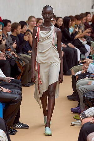 キコ・コスタディノフ(KIKO KOSTADINOV) 2024年春夏ウィメンズコレクション  - 写真4