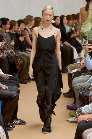 キコ・コスタディノフ(KIKO KOSTADINOV) 2024年春夏ウィメンズコレクション  - 写真6